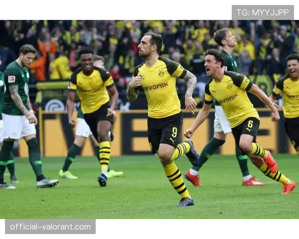 拜仁慕尼黑主场迎战多特蒙德，安联球场将检验哈维-西蒙斯的组织核心作用